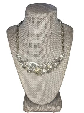 Vintage 1950s Gold Tone Textured Leaf Bib Necklace